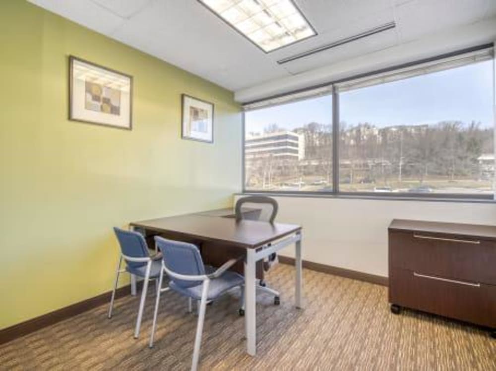 Regus International Circle