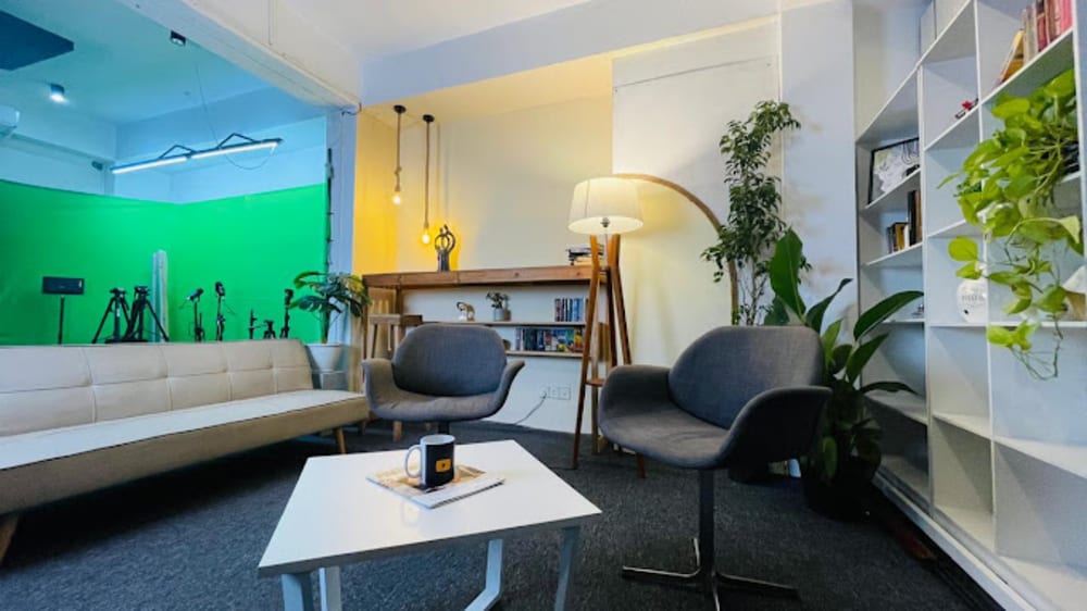 Hacker House Co-working & Studio