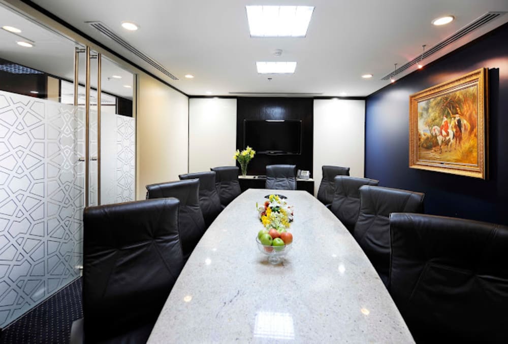 Servcorp Al Akaria Plaza