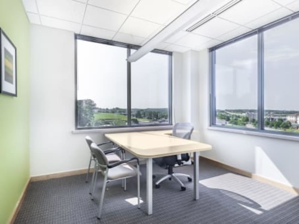 Regus - Madison East Park Bank Plaza