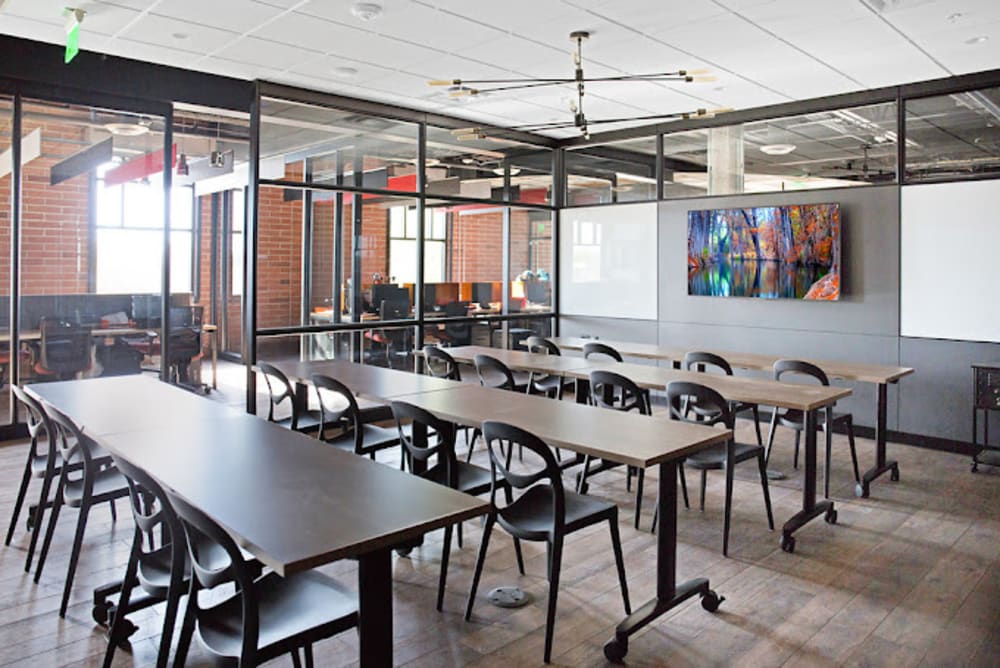 Floor 2 Workspace Gilbert