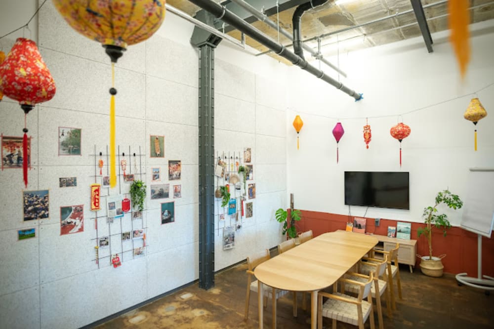 SpinLab The HHL Accelerator