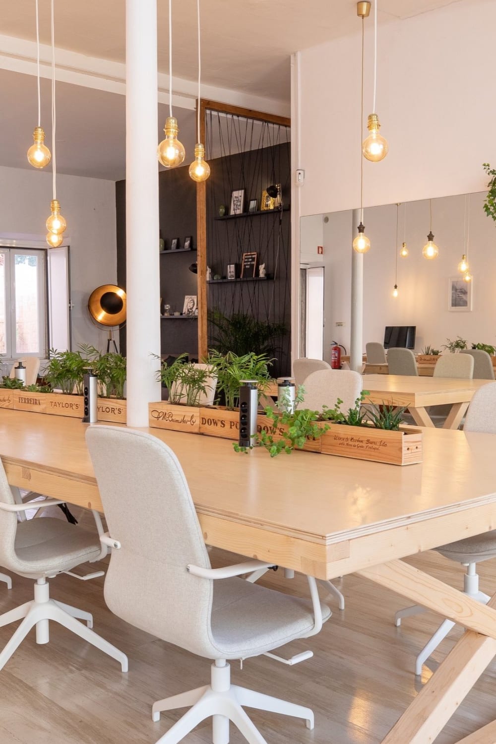 Lobo Cowork - Escola