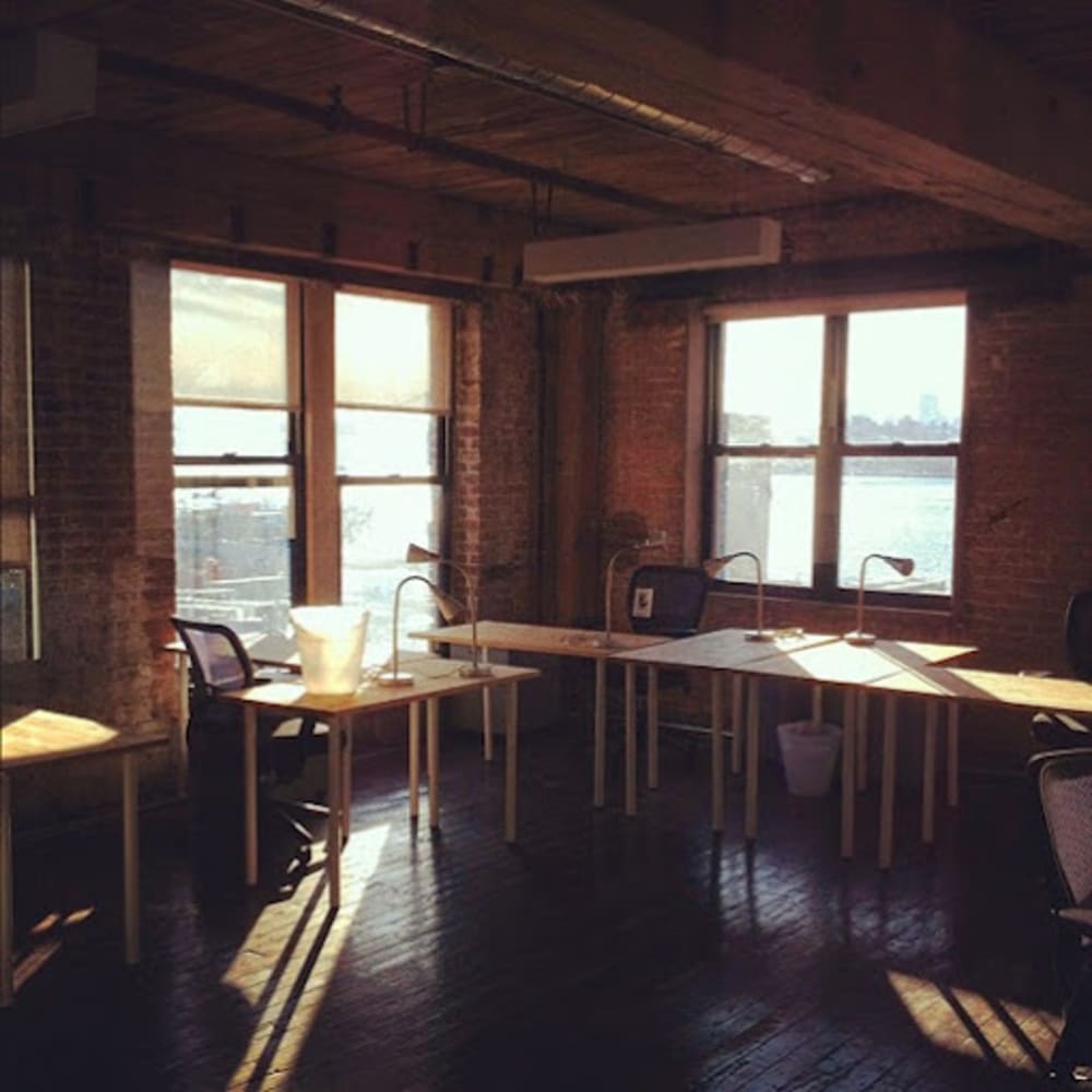 Green Desk Greenpoint