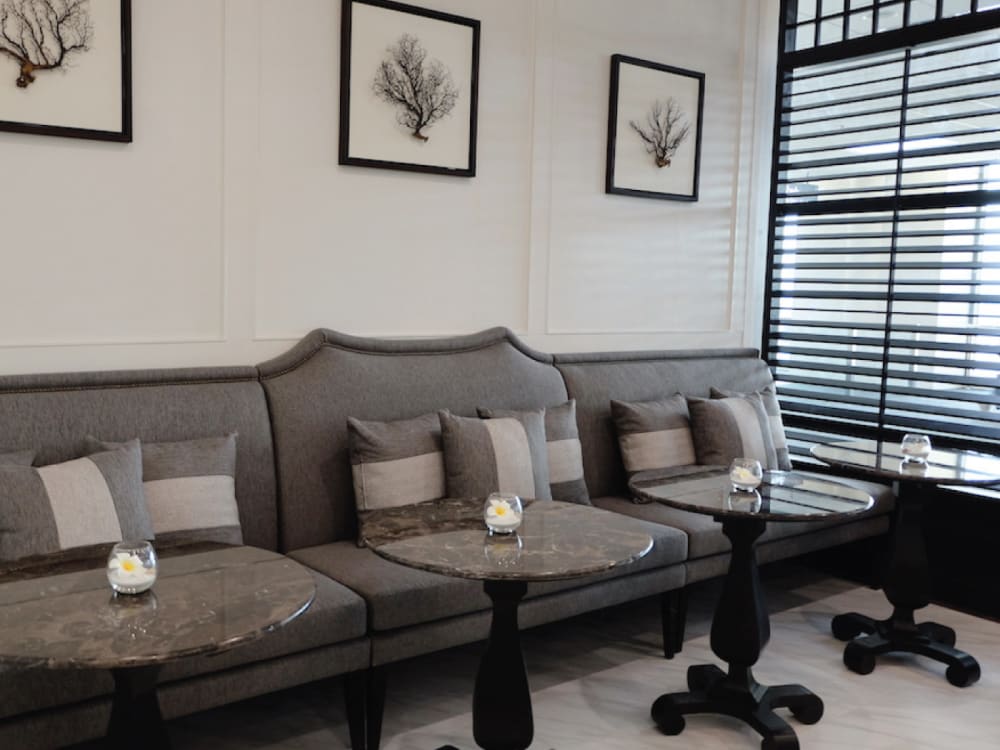 Plaza Premium Lounge The Coral Executive Lounge Domestic Departures Terminal 2