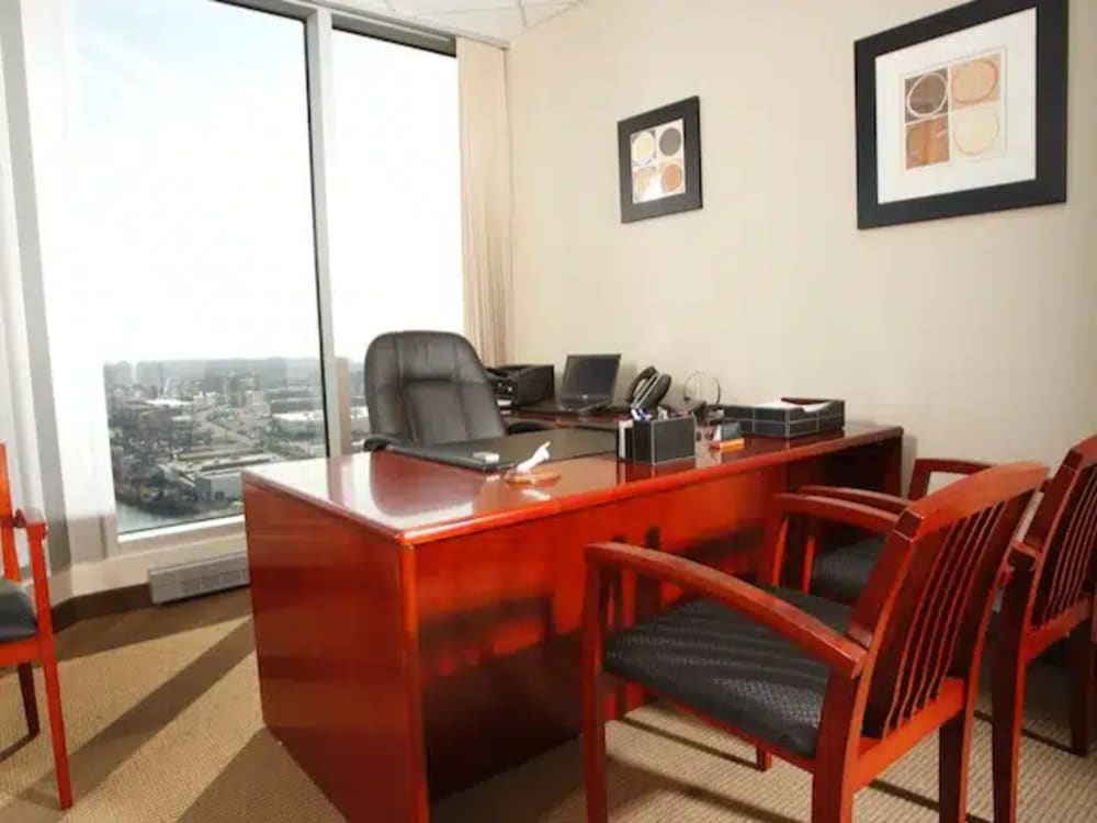 Stark Office Suites Tresser