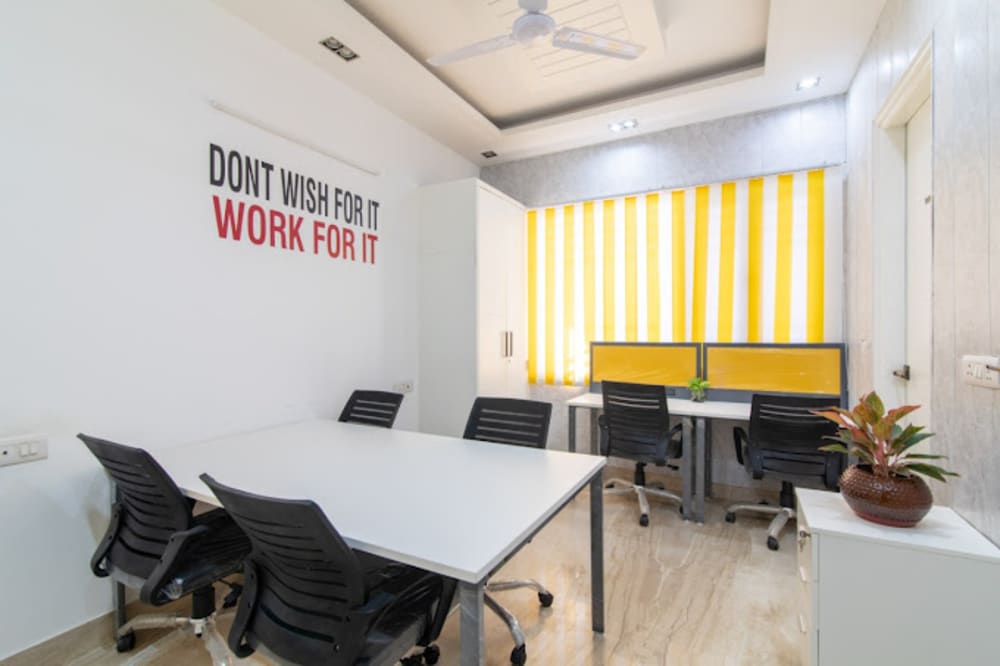 InstaSpaces New Delhi Purana Gora Kala Gola Lalaku