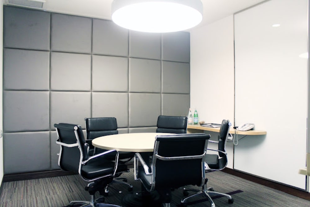 CEO SUITE - Centennial Tower