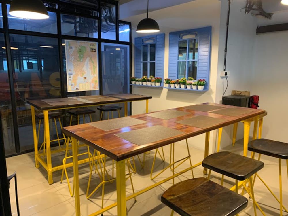 Community Coworks Ackruti Trade Center