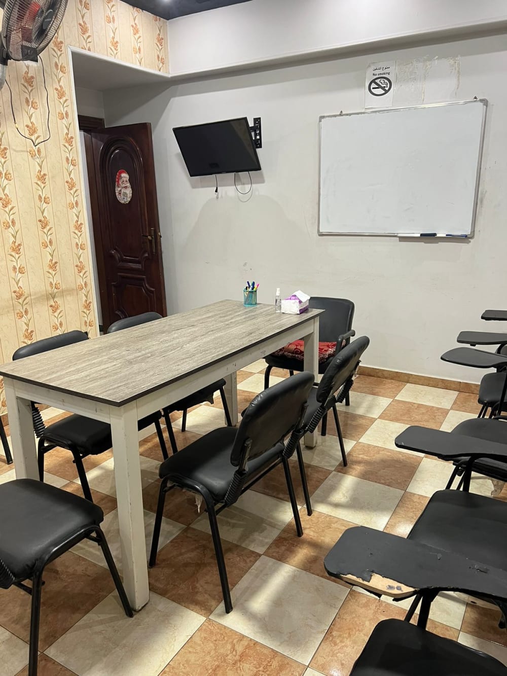 https://www.tiktok.com/@sarrahcoworkingspace?_r=1&