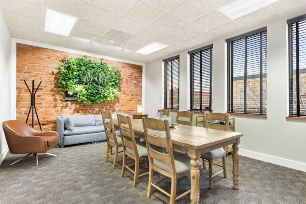 Upscale Lakeshore-Holland