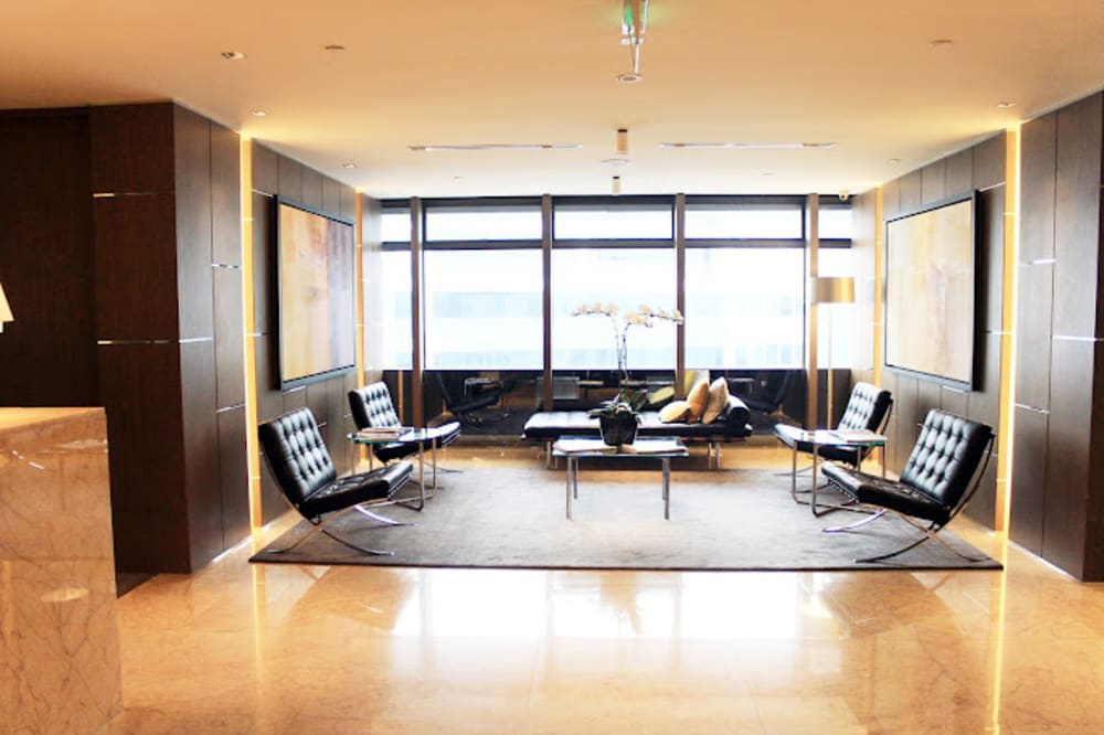 CEO SUITE - Centennial Tower