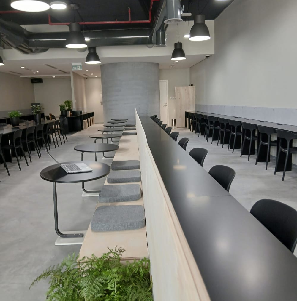 AVANT-GARDE COWORKING SPACES