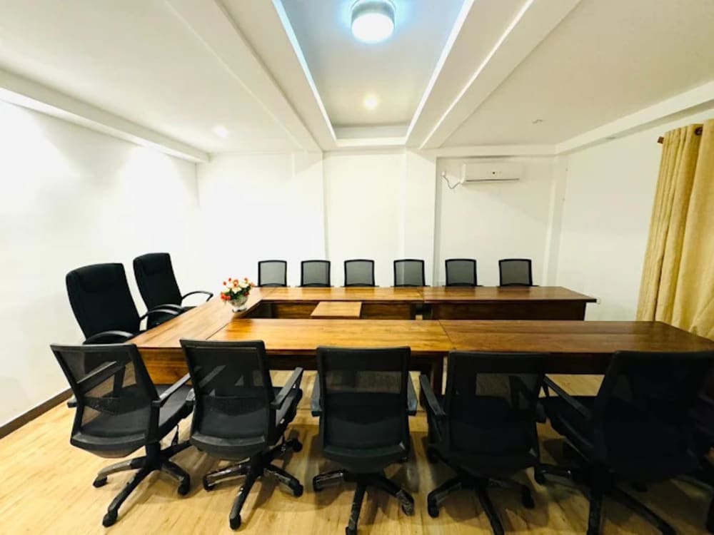 Board & Beyond - The Business Centre