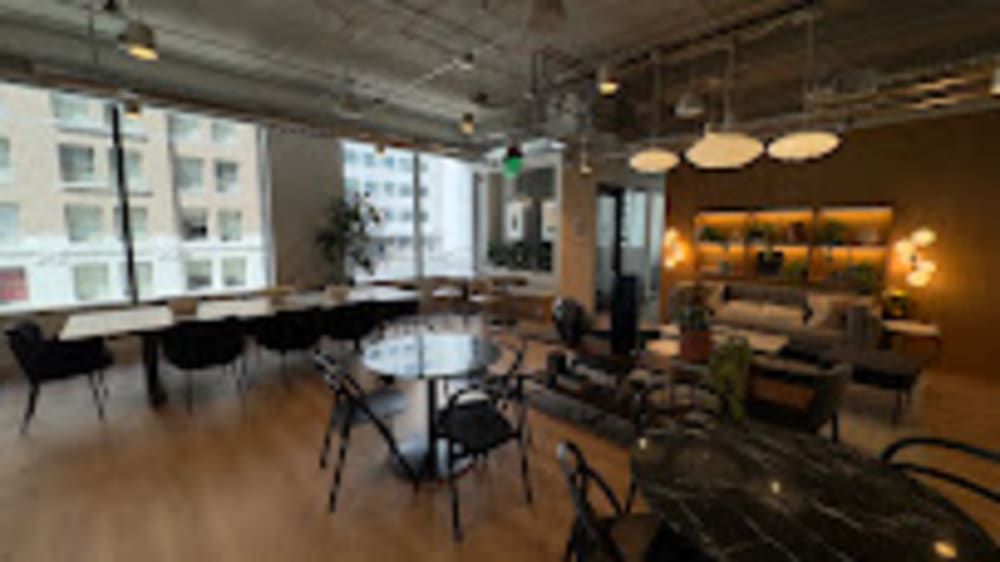 Industrious  400 University Street