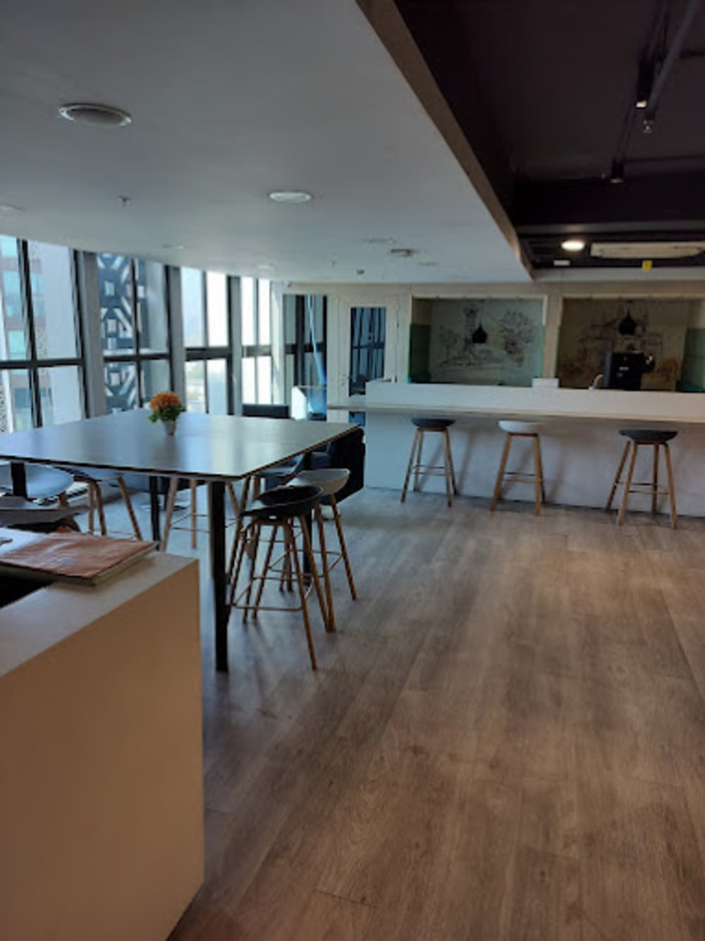 Regus Ratnakar 9 Square-Ahmedabad