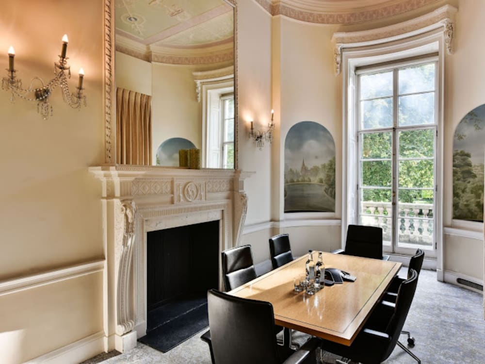 Argyll James's Square London