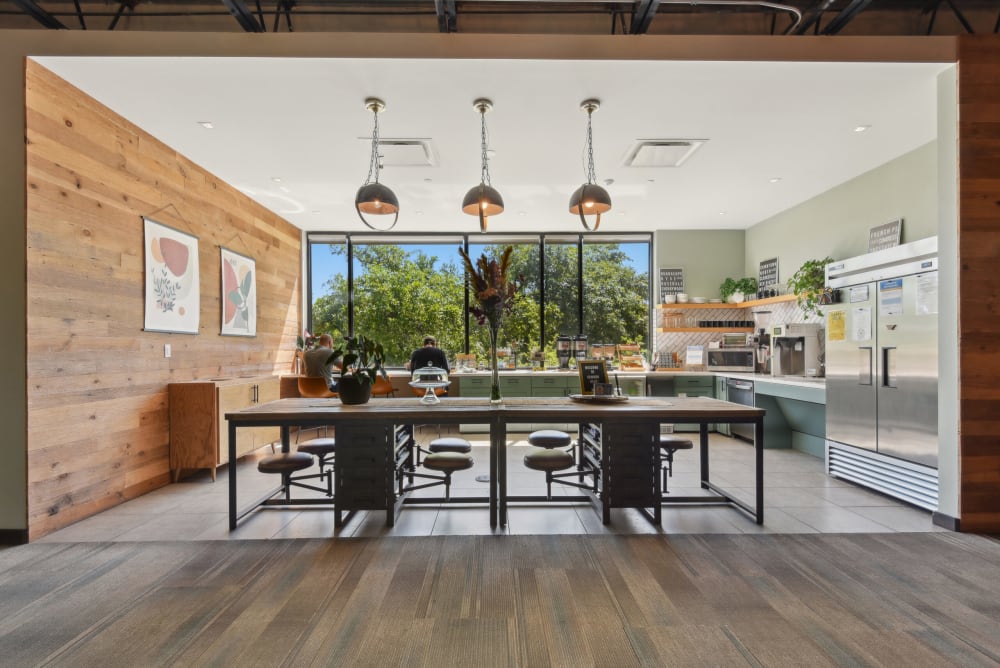 Common Desk Anderson Lane