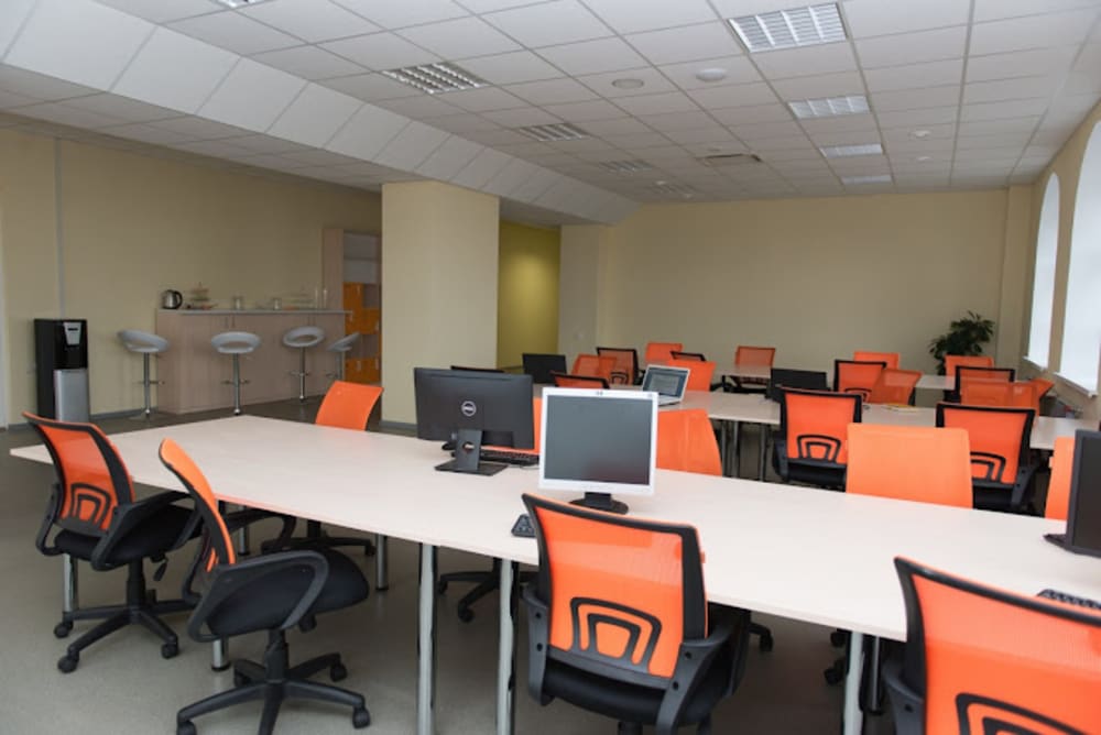 Consul Hall-Ulitsa Rozy