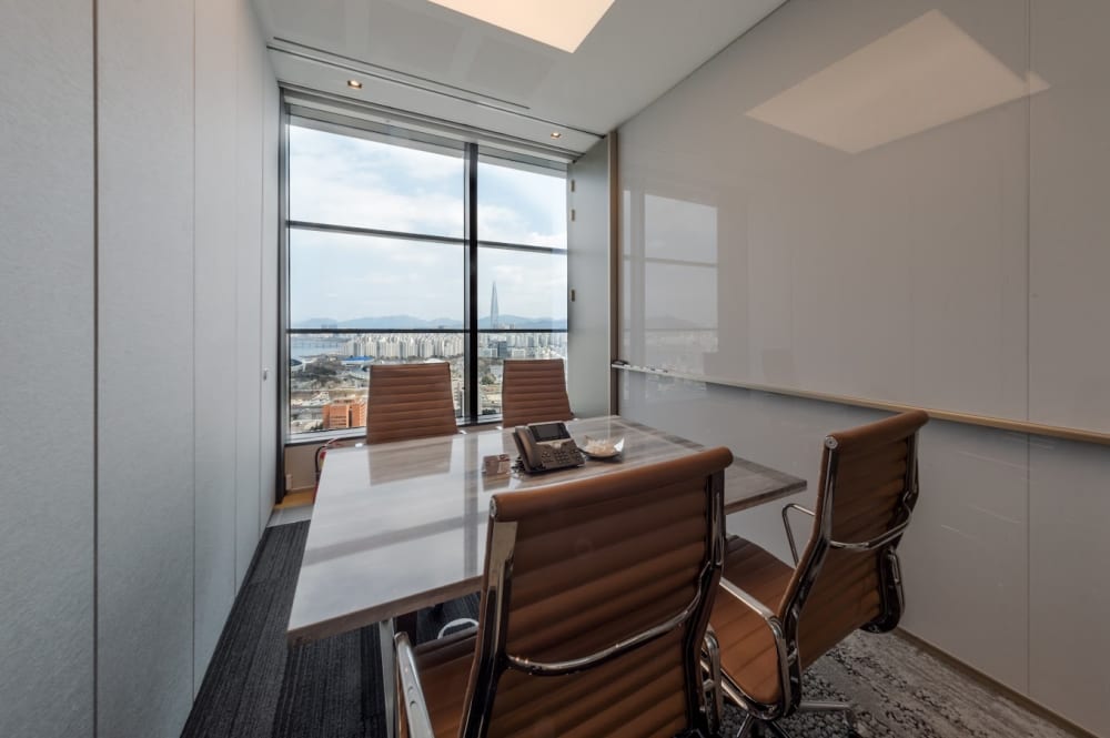 CEO SUITE-Parnas Tower