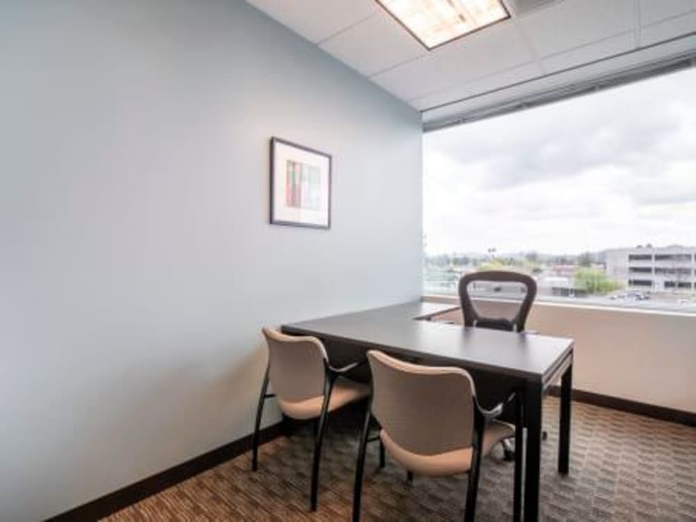 Regus Deer Valley Union Hills Office Plaza