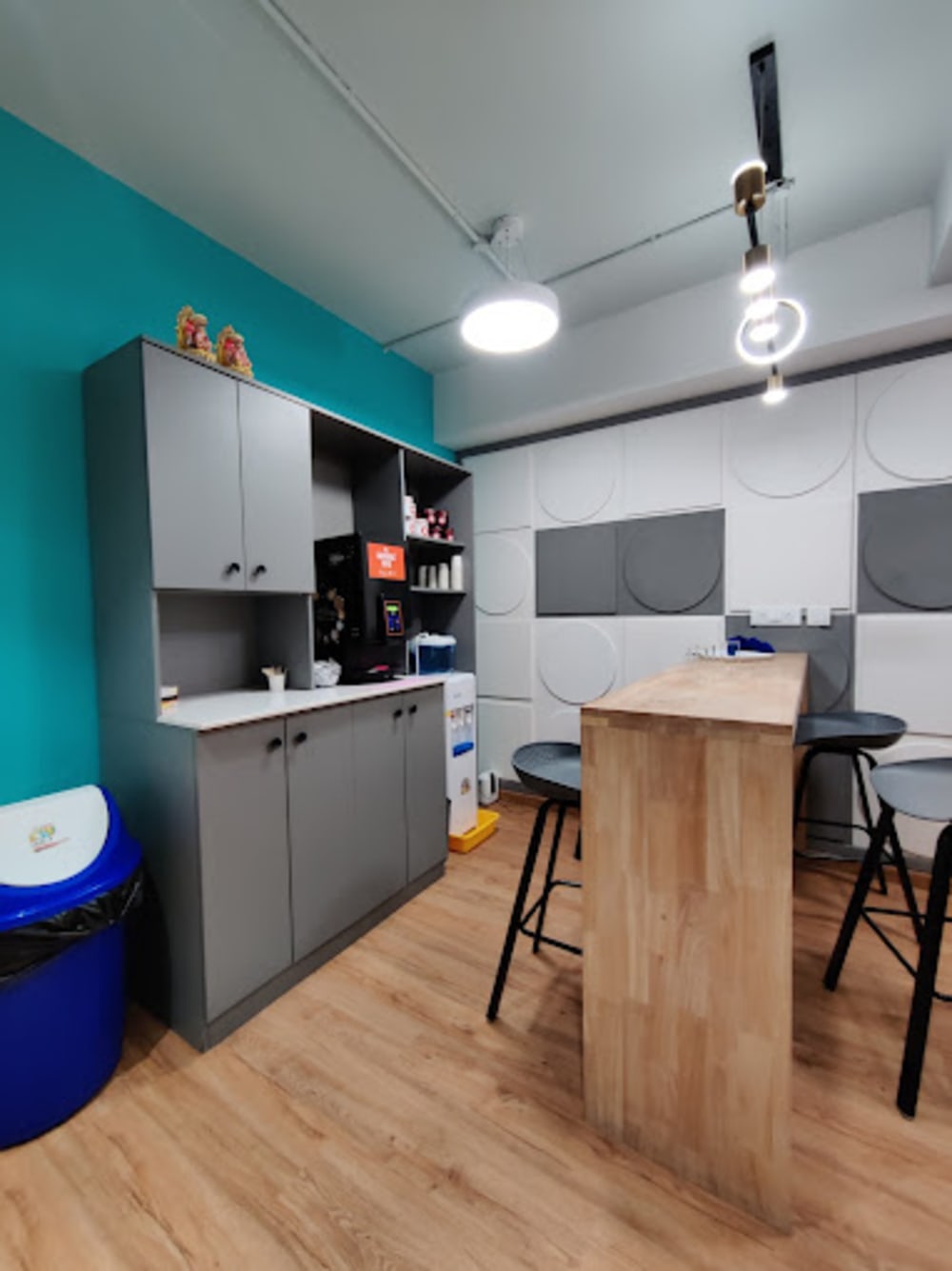 Springhouse Coworking SHDL003