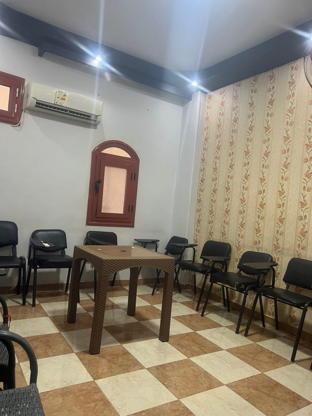 https://www.tiktok.com/@sarrahcoworkingspace?_r=1&