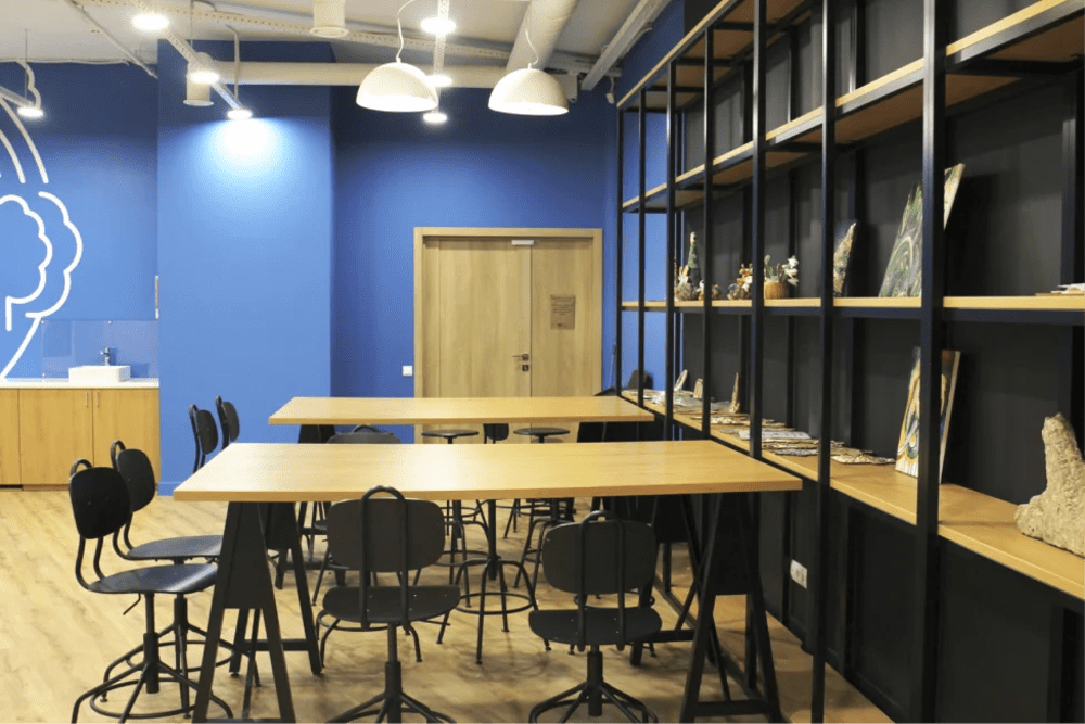 Мы-соседи-Customs Road