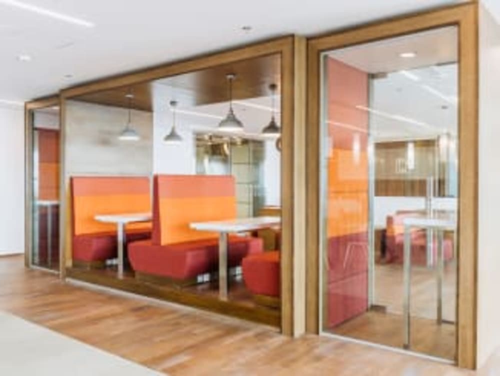 Regus- Manulife Place