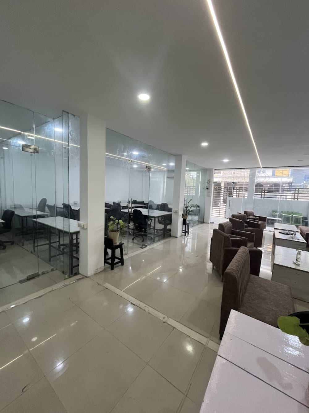 THE COLLAB Pipliyahana Rd- Indore