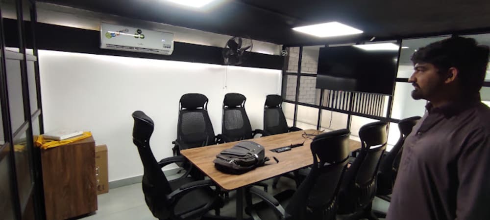 Owlxup, Shop Sector XX DHA Phase