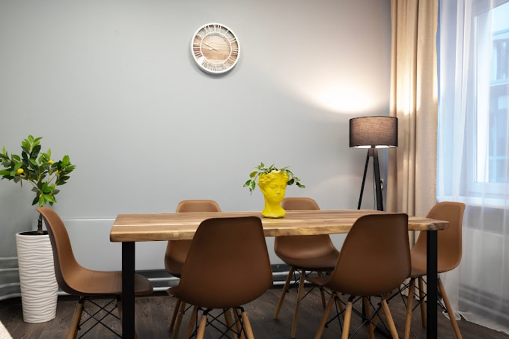 The Mecto Kabinety Na Chas