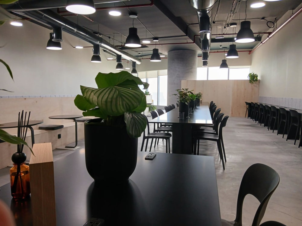 AVANT-GARDE COWORKING SPACES