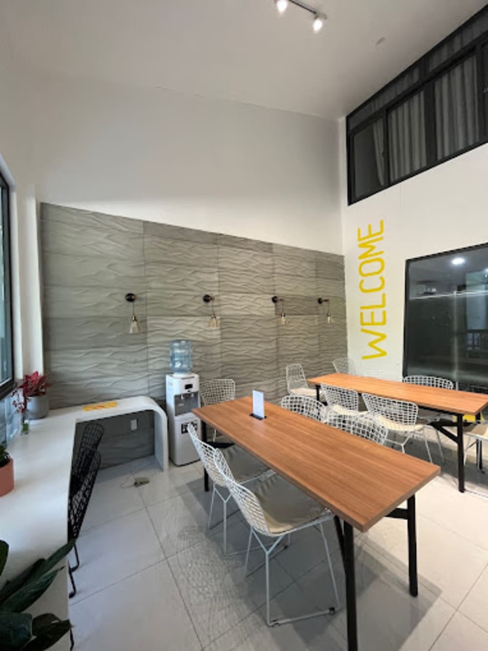 The ROTATING- Ho Chi Minh