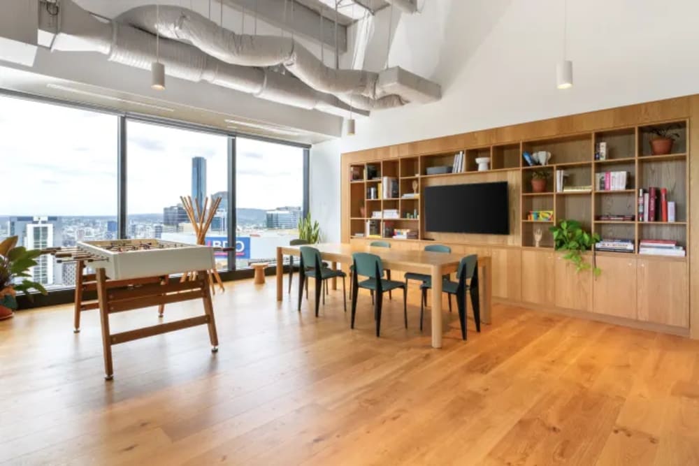 Regus Broadway Blved