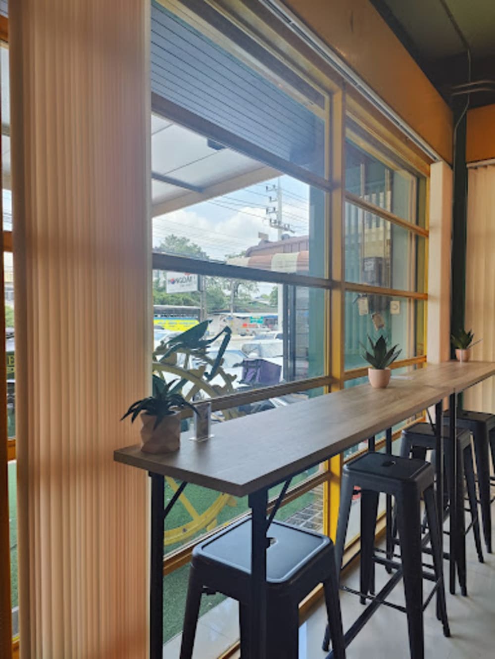 Howdy Coworking Space & Hostel