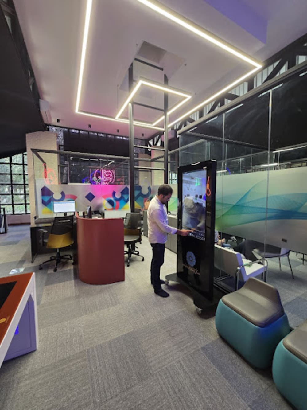 Ayandeh Digital Library-Tehran