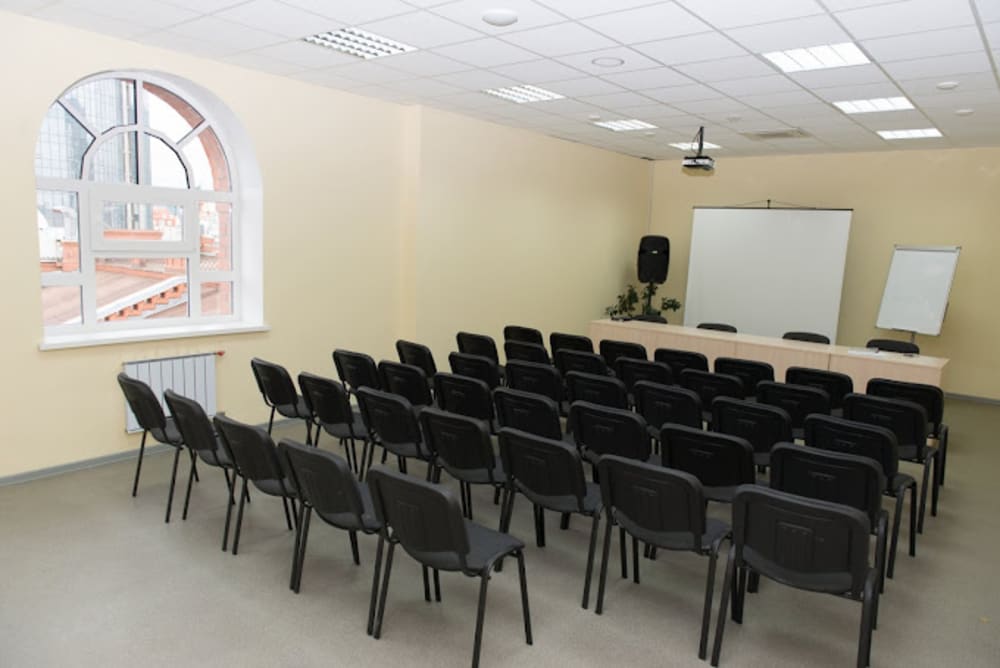 Consul Hall-Ulitsa Rozy