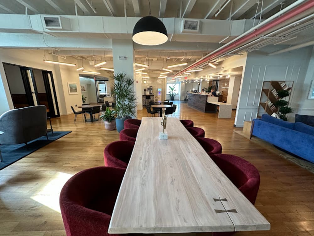 Industrious Lincoln Rd