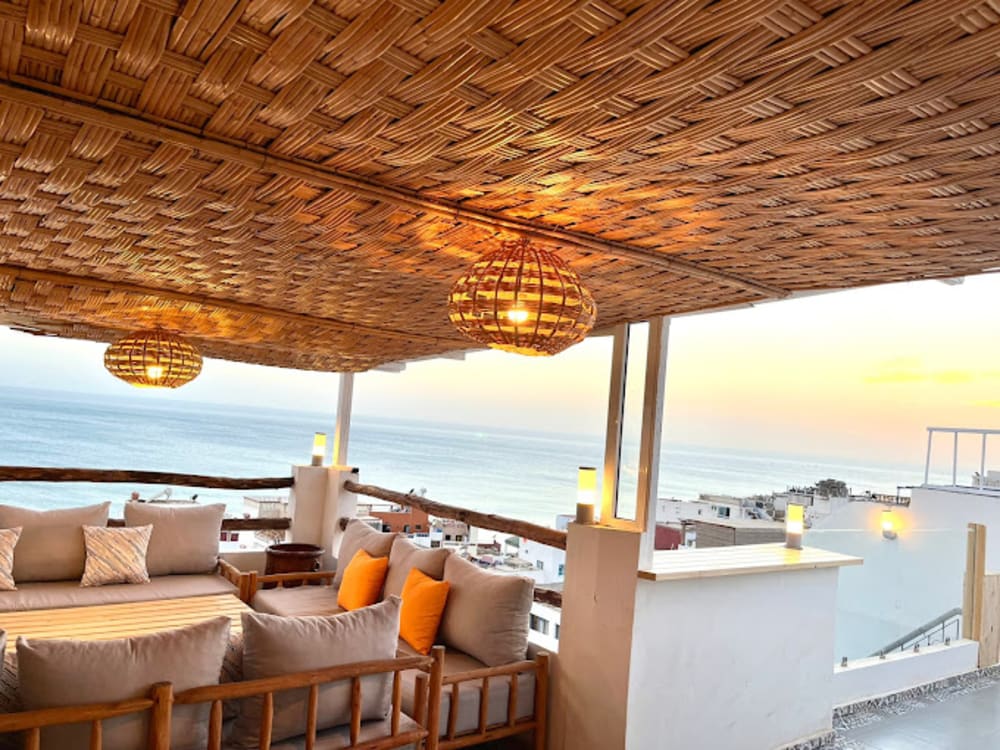 Bigblue Surf Hostel & Coworking