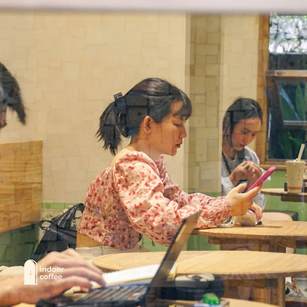 Indoor Coffee-Coworking