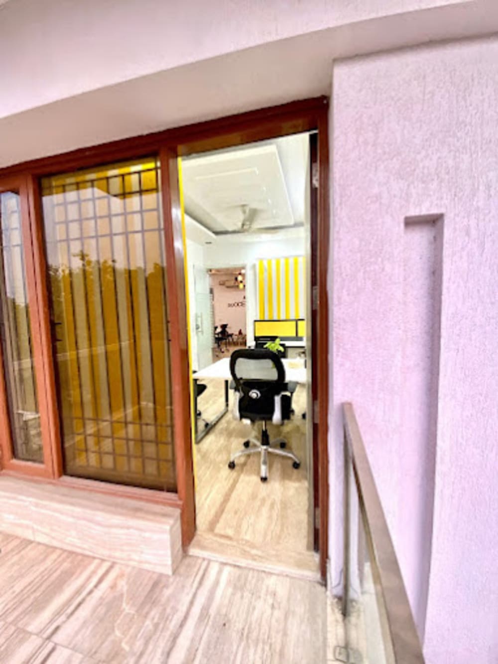 InstaSpaces New Delhi Purana Gora Kala Gola Lalaku