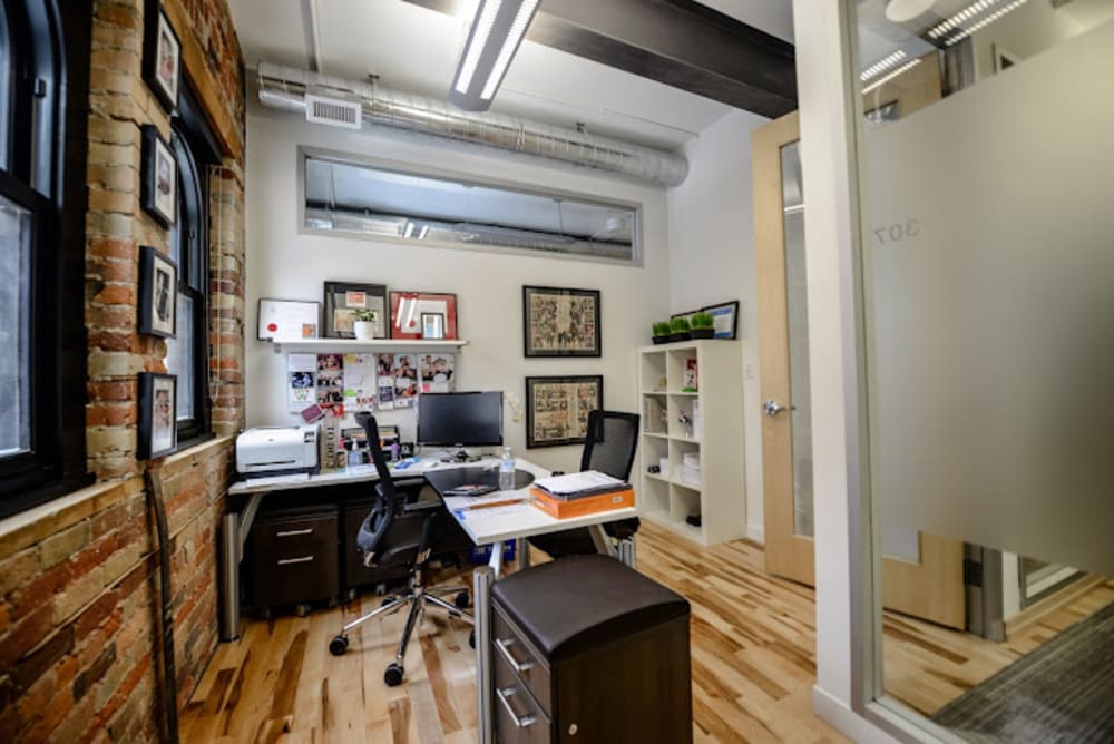 iQ Offices Yonge St- Toronto