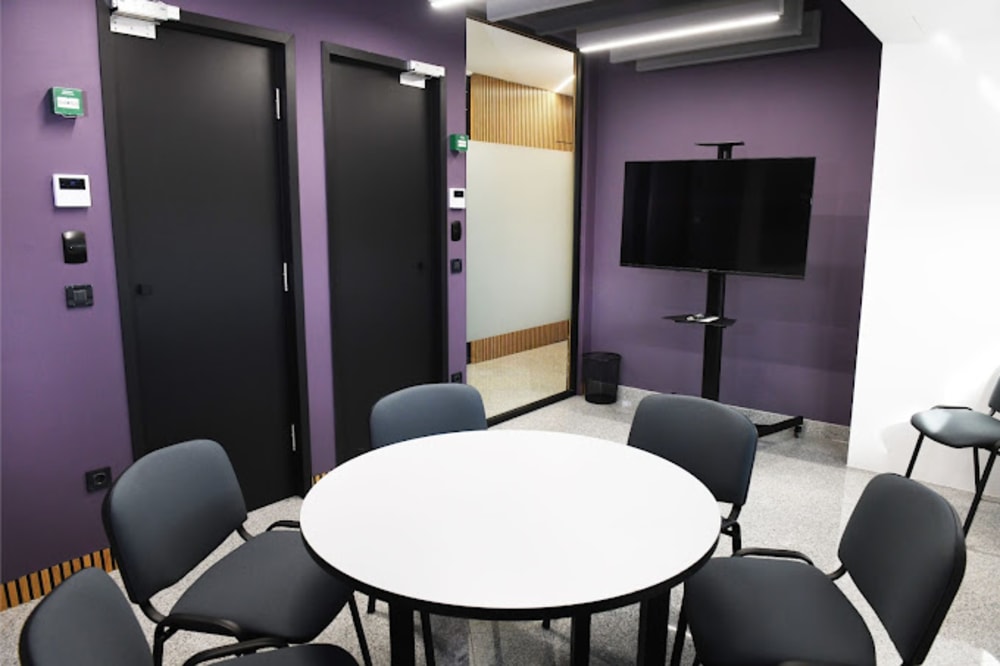 Red Center Leof Amfitheas