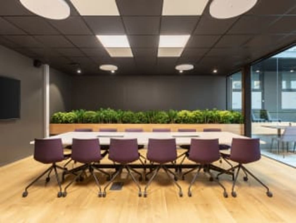 Regus- Manulife Place