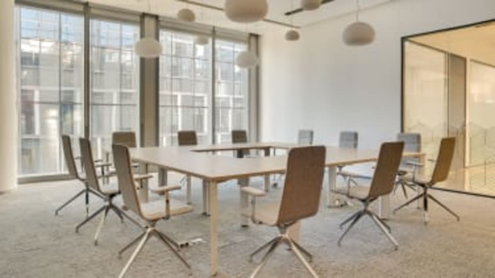 Regus-Macleod Place II