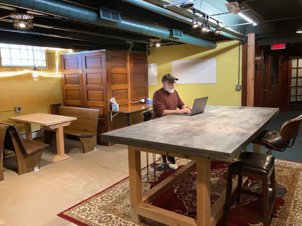 Big Easy Desk Coworking-Cuyahoga Falls