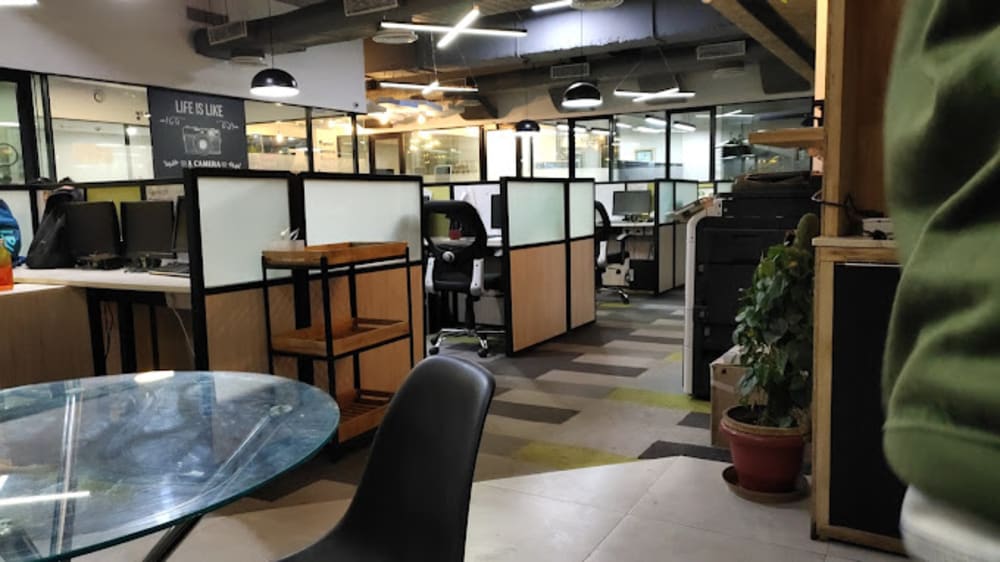 Desq Worx  Sector 48