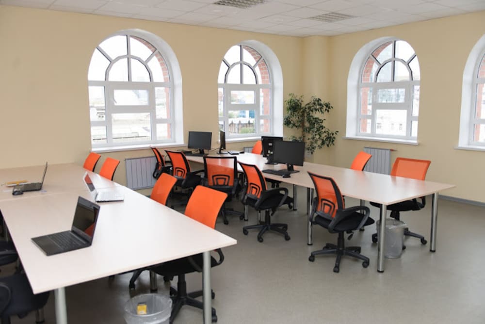 Consul Hall-Ulitsa Rozy