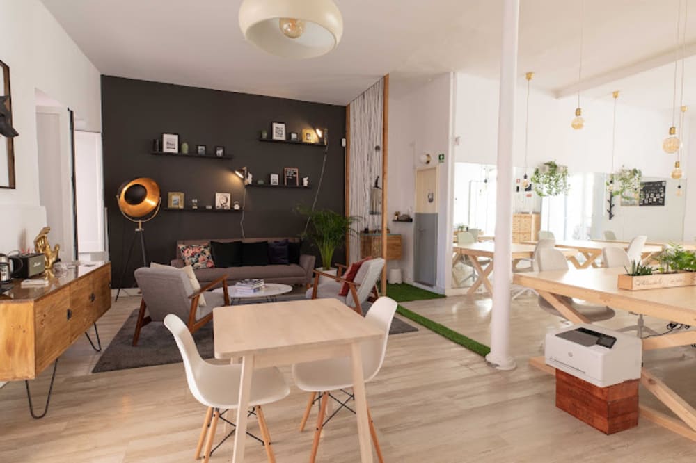 Lobo Cowork - Escola